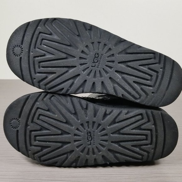 UGG Youth Classic Short Boot, Black Sparkle Sequins, Girls Size 2 / 32 - Picture 11 of 12